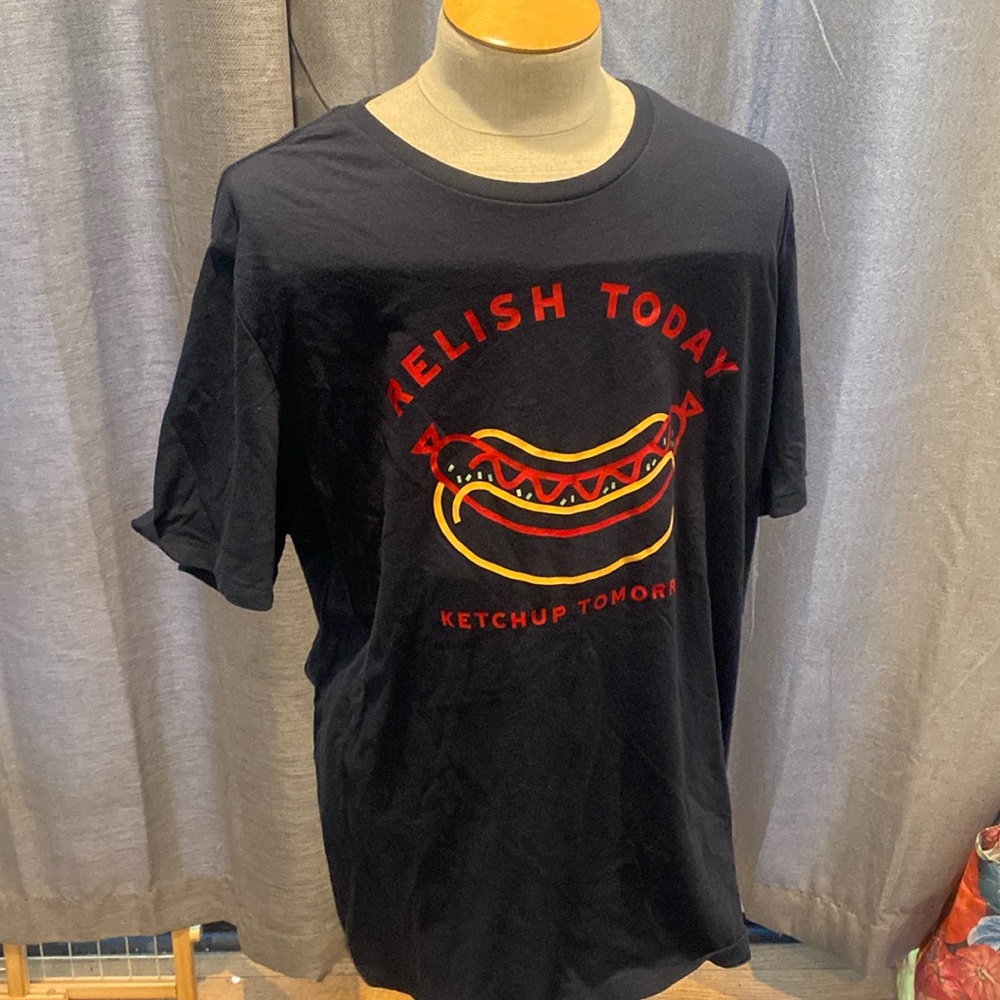 old navy men’s graphic tee